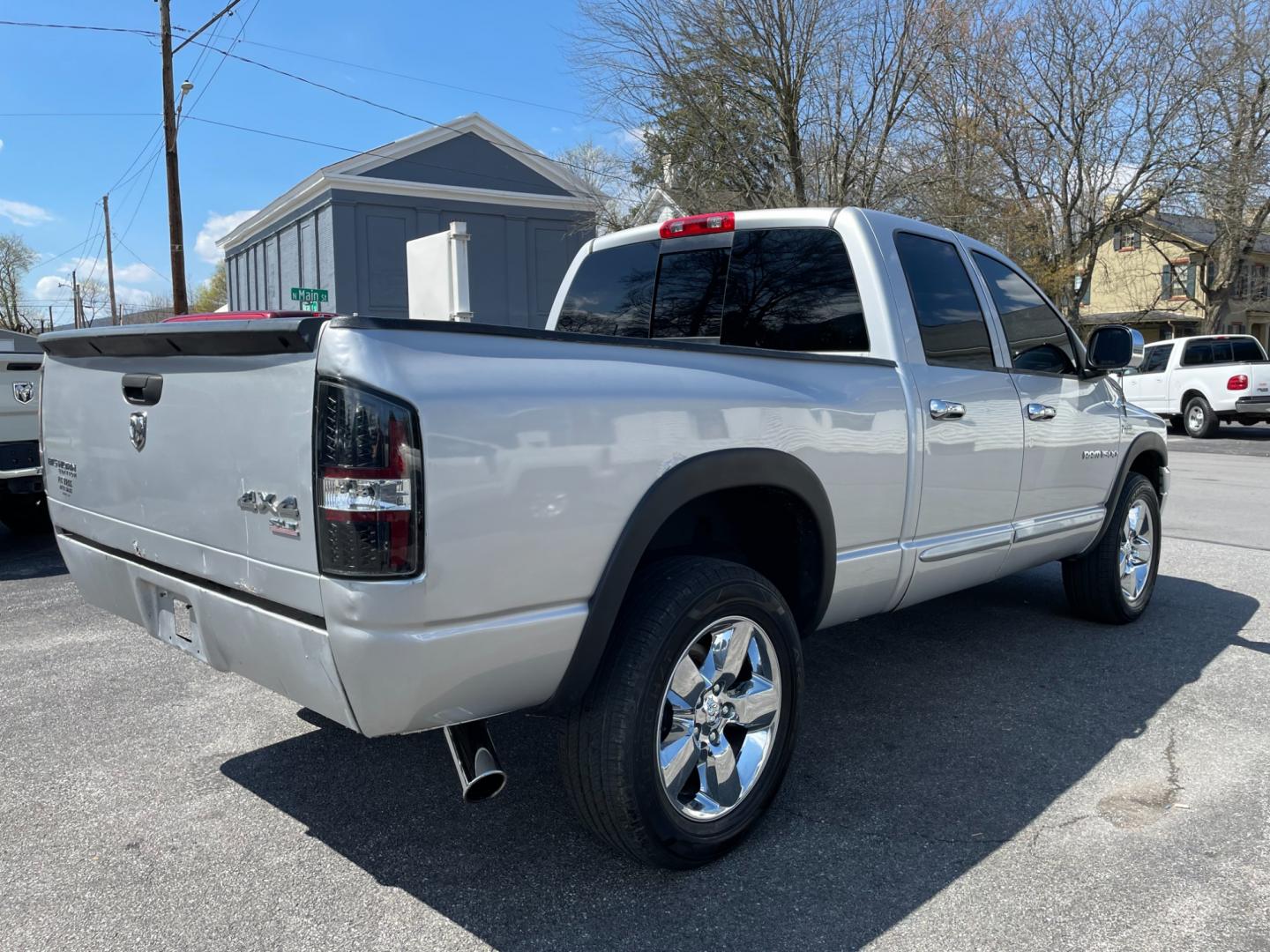 2007 silver Dodge Ram 1500 Laramie Quad Cab 4WD (1D7HU18267S) with an 5.7L V8 OHV 16V engine, 5-Speed Automatic Overdrive transmission, located at 101 N. Main Street, Muncy, PA, 17756, (570) 546-5462, 41.207691, -76.785942 - Photo#4